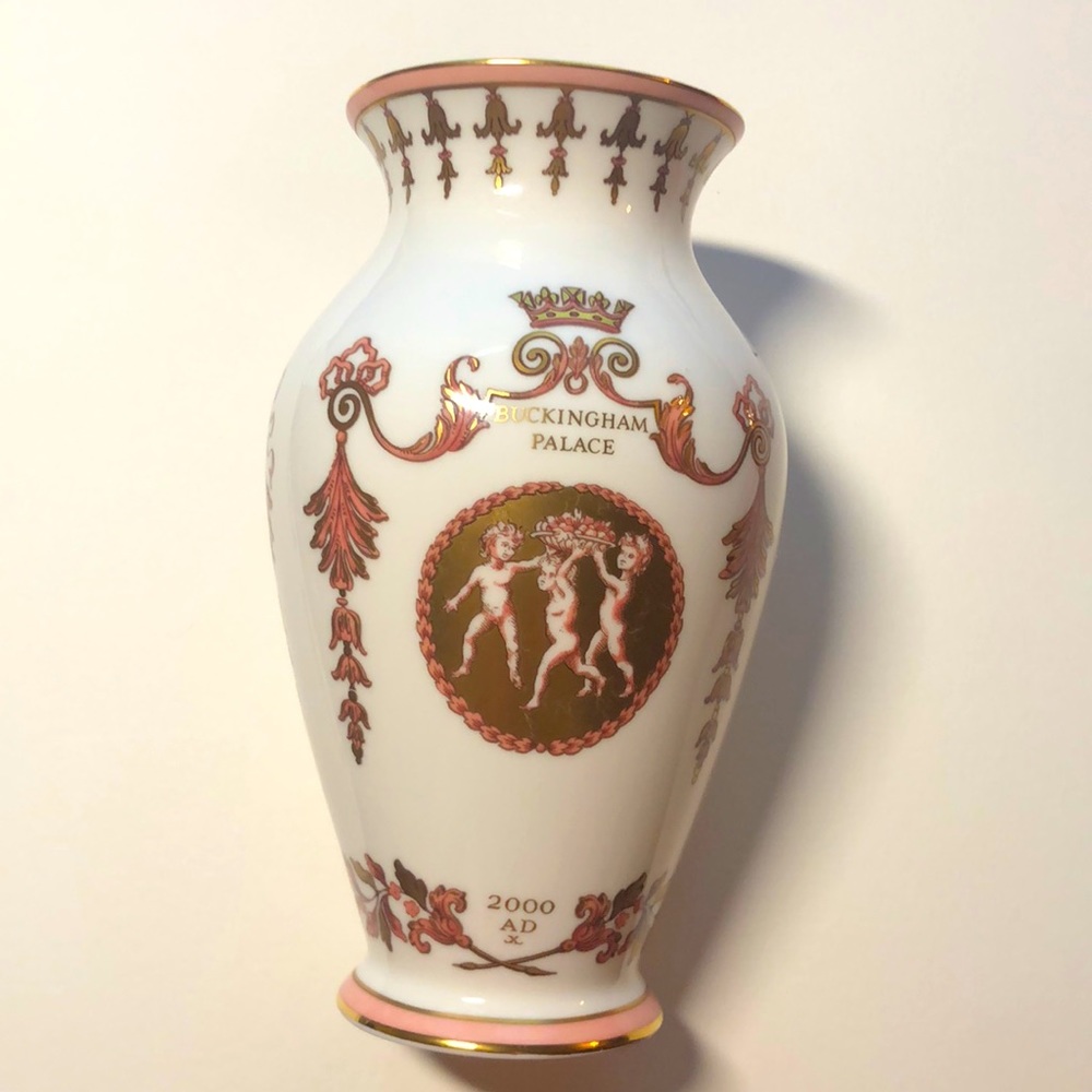 Buckingham Palace "The Royal Collection" English Vase